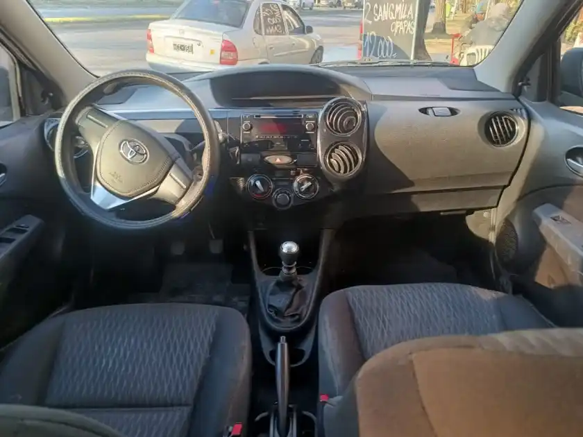 Toyota Etios 1.5 5 Ptas Platinum  2017 - foto 4