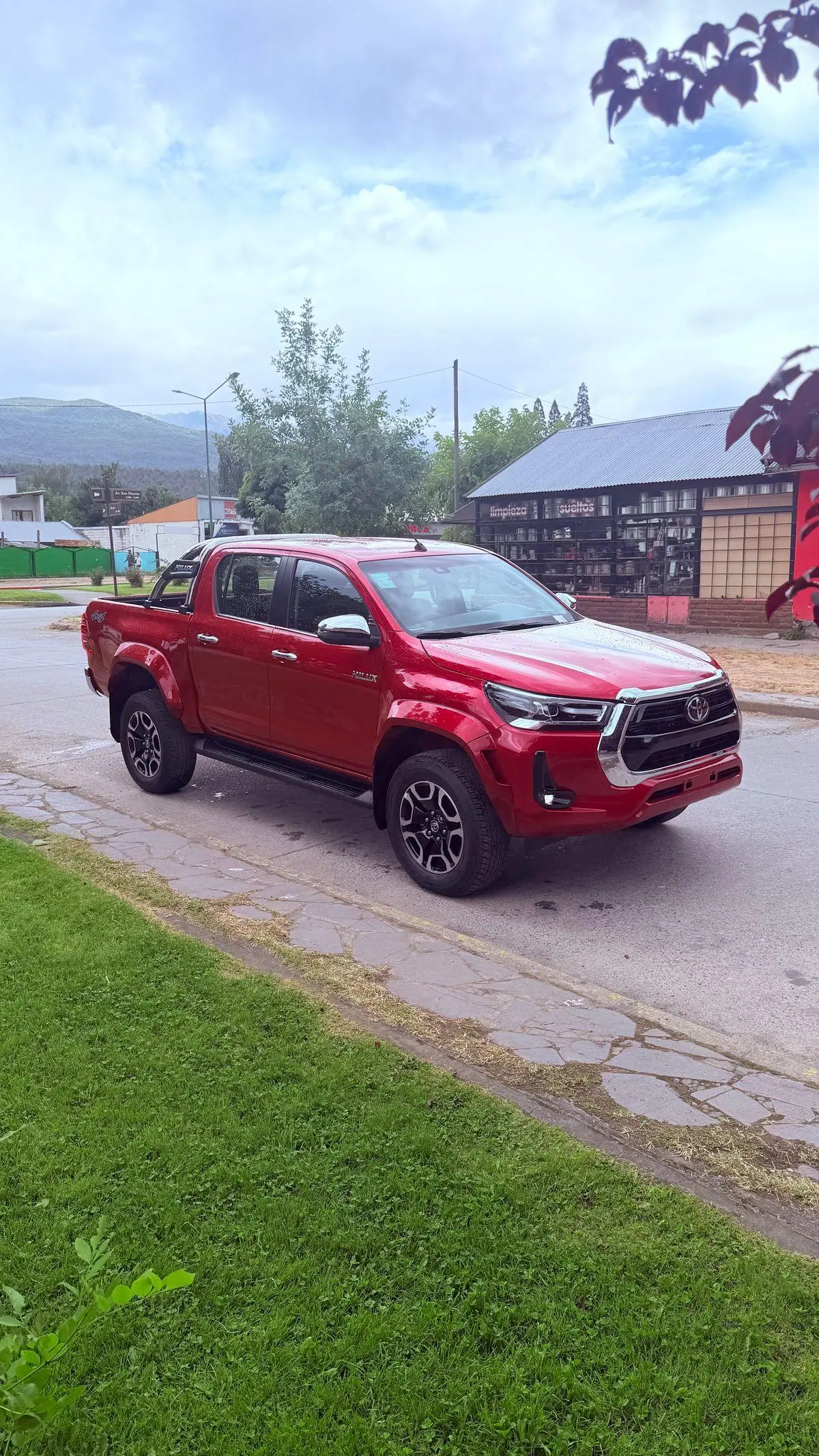Toyota Hilux L/24 2.8 Dc 4X4 Tdi Srx At6   2026 - foto 2