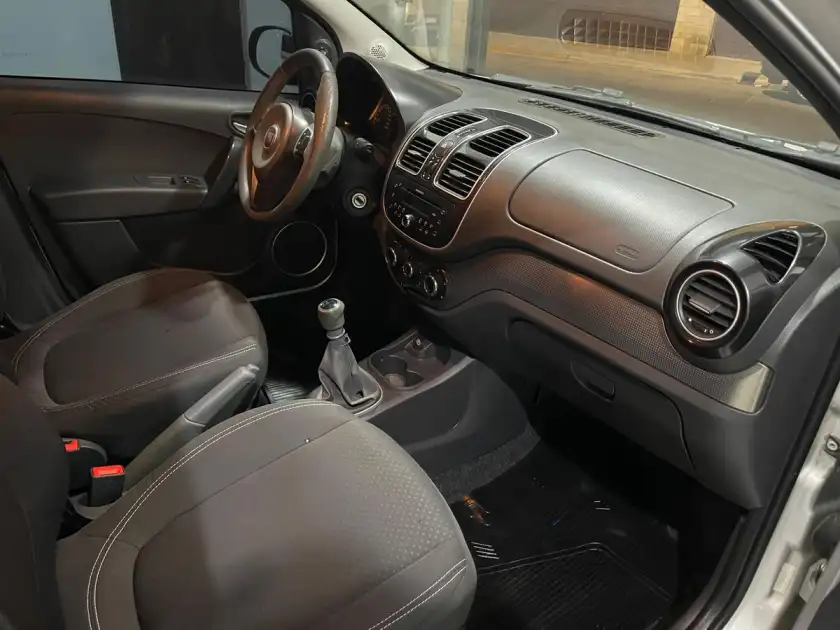 Fiat Grand Siena 1.4 Attractive L/14  2015 - foto 2