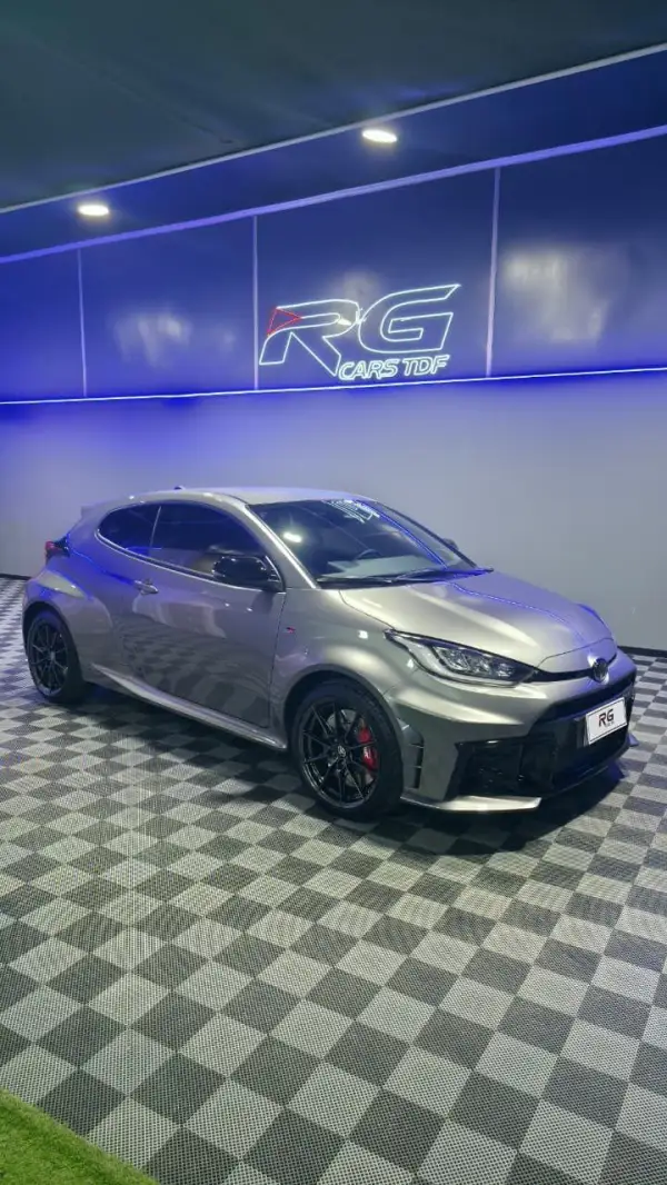 TOYOTA YARIS 1.6T 3 PTAS GR L/25 2026 - foto 1