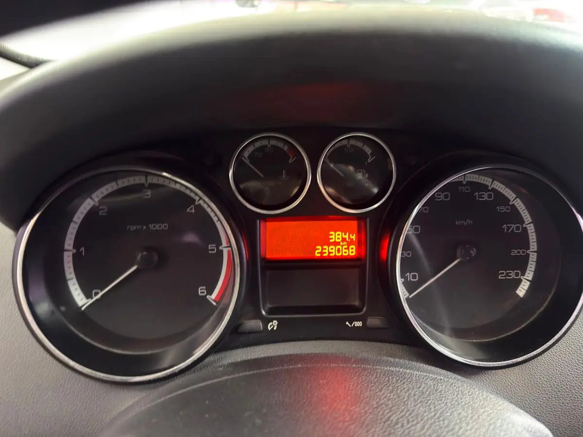 Peugeot 308 1.6  Hdi Active  2013 - foto 3