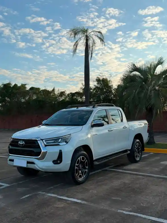 TOYOTA HILUX L/21 2.8 DC 4X4 TDI SRX AT6 2023 - foto 1