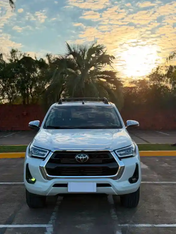 Toyota Hilux L/21 2.8 Dc 4X4 Tdi Srx At6  2023 - foto 2