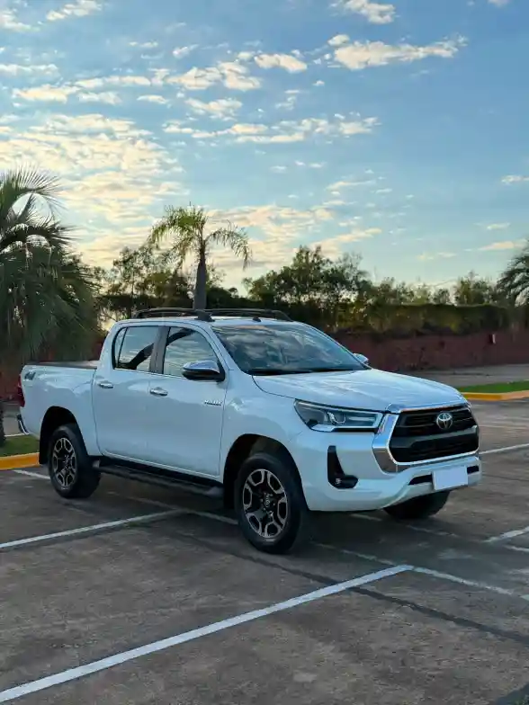 Toyota Hilux L/21 2.8 Dc 4X4 Tdi Srx At6  2023 - foto 4