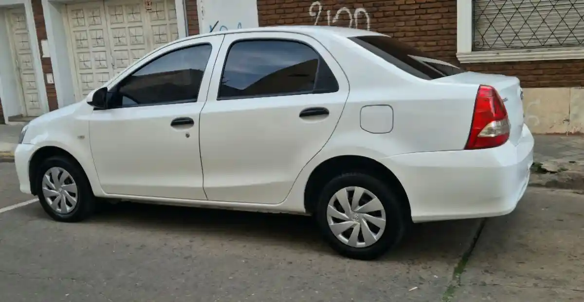 Toyota Etios 1.5 4 Ptas X  6Mt       L/18  2020 - foto 3