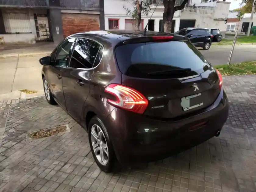 Peugeot 208 1.6 5P Feline Pk Cuir  2014 - foto 2