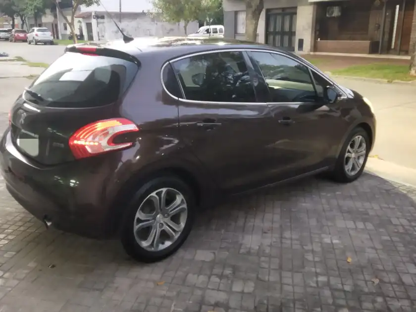 Peugeot 208 1.6 5P Feline Pk Cuir  2014 - foto 3