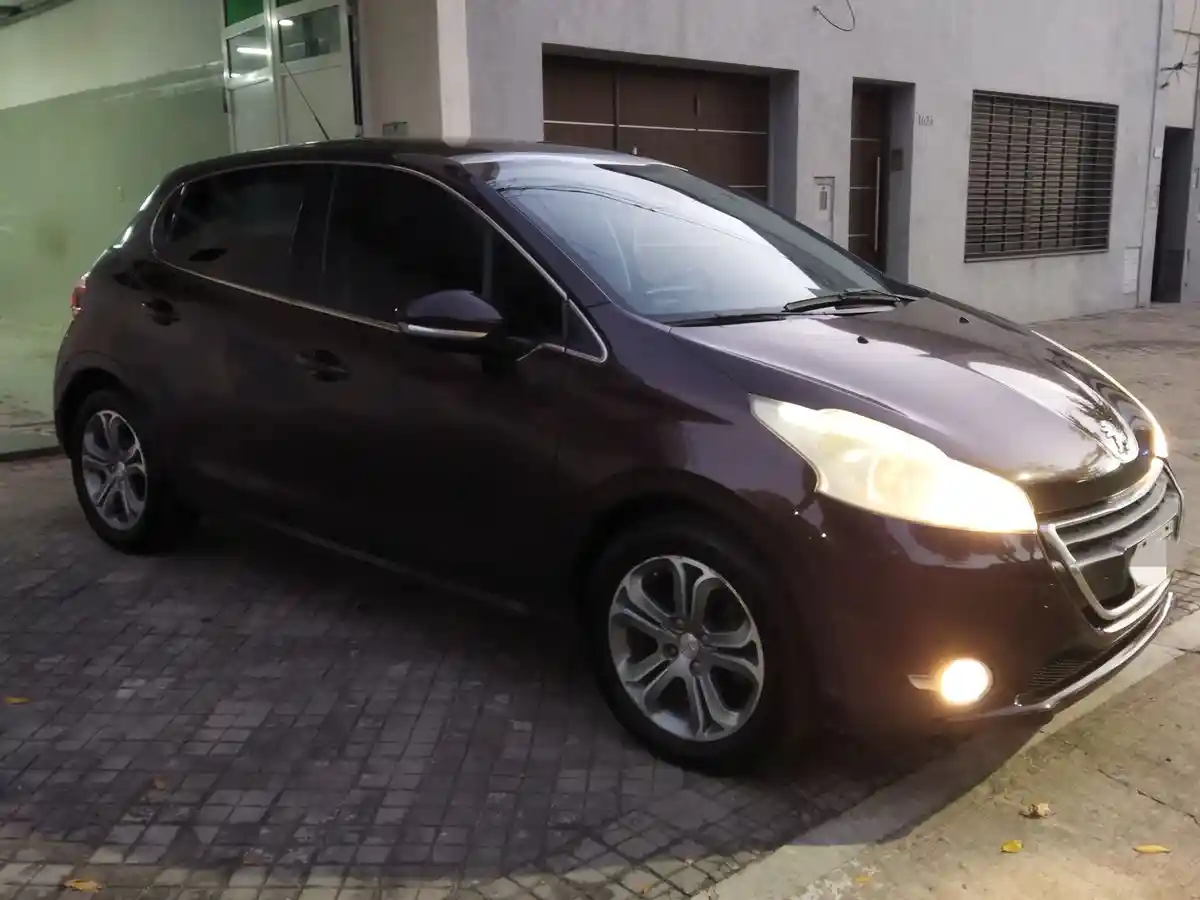 Peugeot 208 1.6 5P Feline Pk Cuir  2014 - foto 4