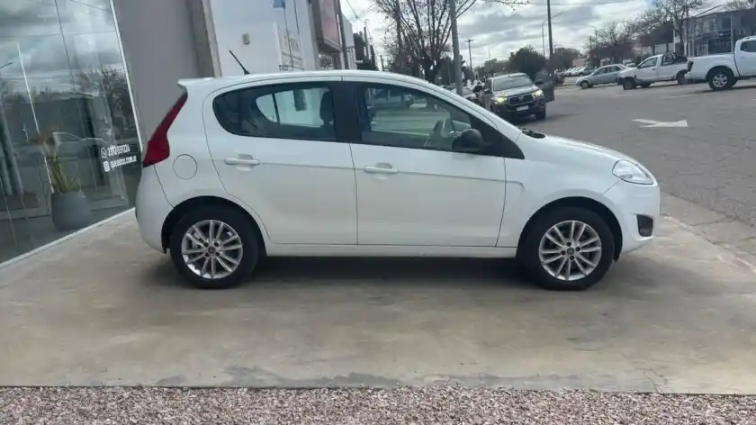 Fiat Palio 1.6 5 P Essence  L/14  2014 - foto 5