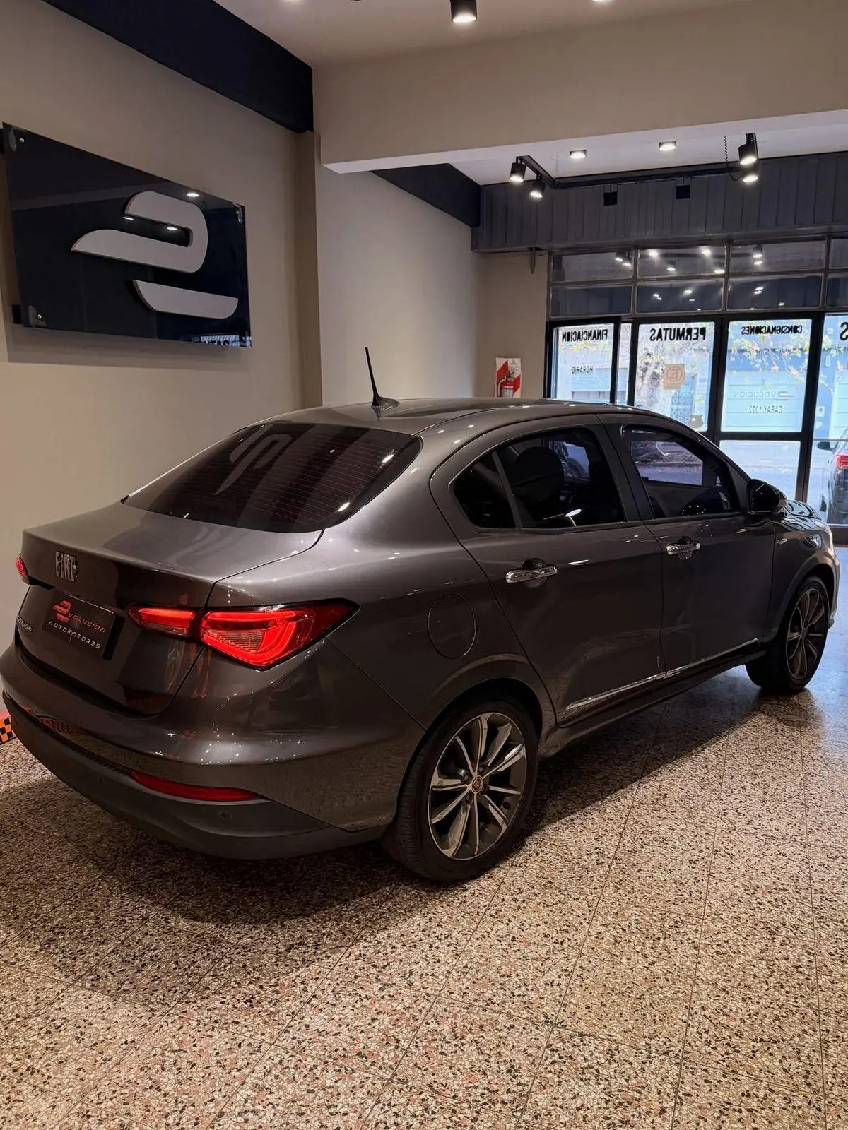 Fiat Cronos 1.8 Precision  2020 - foto 4