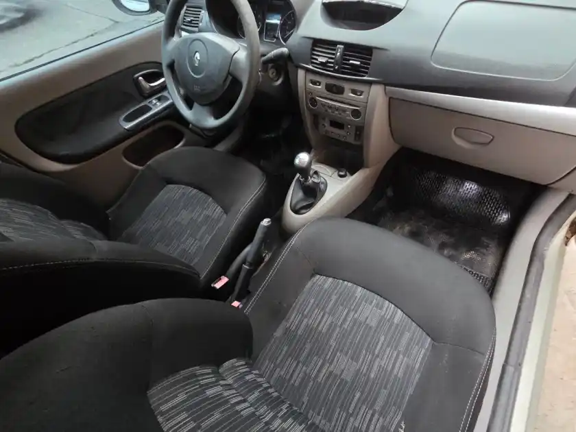 Renault Symbol 1.6 16V Authentique Pack Ii  2013 - foto 2