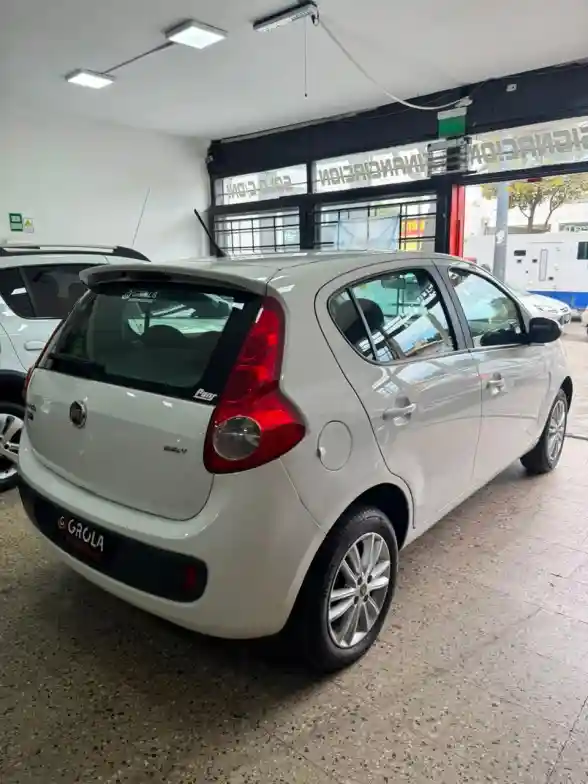 Fiat Palio 1.6 5 P Essence  L/14  2015 - foto 4