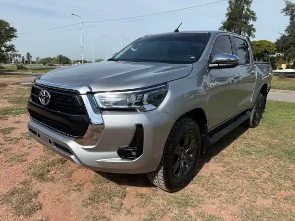 Toyota Hilux L/21 2.8 Dc 4X4 Tdi Srv At6  2022 - foto 2