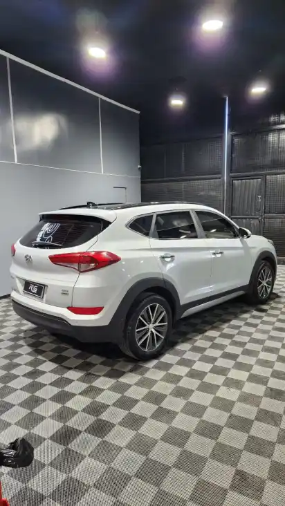 Hyundai Tucson 2.0 4X4 Td Exclu. Aut  L/16  2016 - foto 3