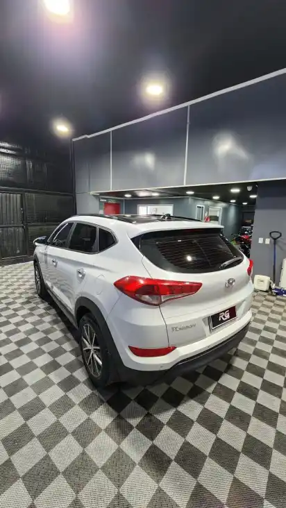 Hyundai Tucson 2.0 4X4 Td Exclu. Aut  L/16  2016 - foto 4