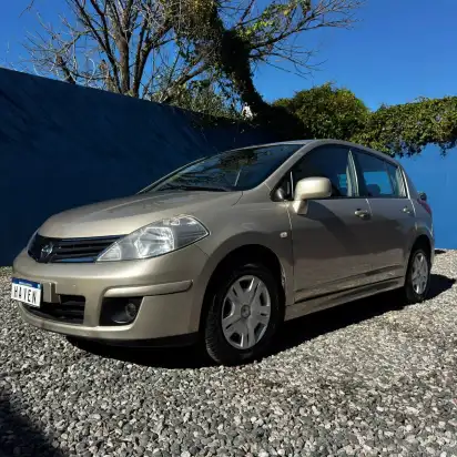 Nissan Tiida   1.8 5 Ptas Visia  2011 - foto 1