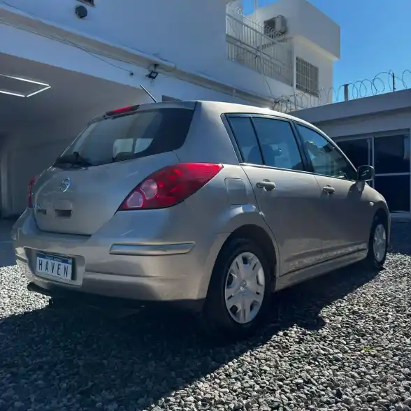 Nissan Tiida   1.8 5 Ptas Visia  2011 - foto 4