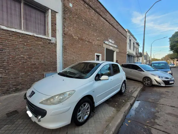 Peugeot 307 1.6 5 P. Xs L/N  2010 - foto 1