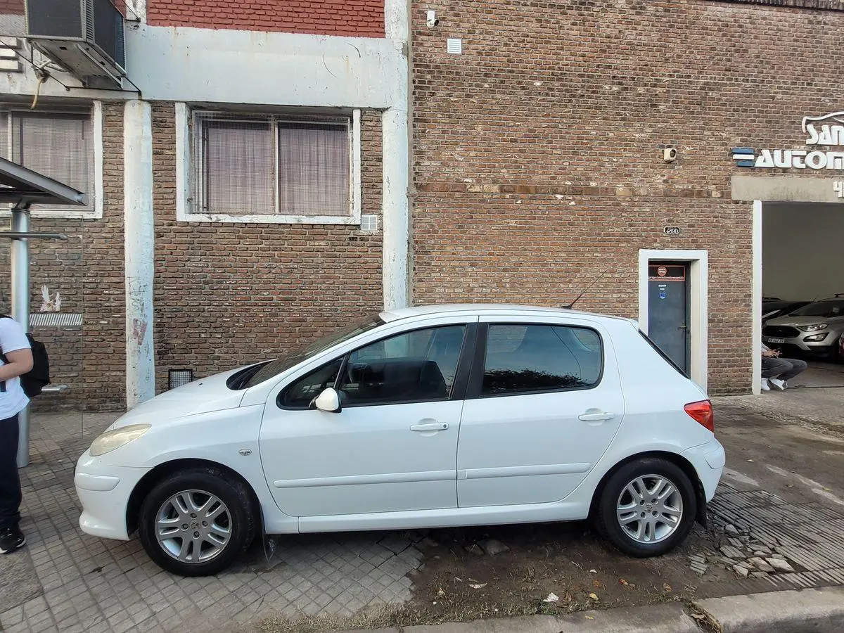 Peugeot 307 1.6 5 P. Xs L/N  2010 - foto 2