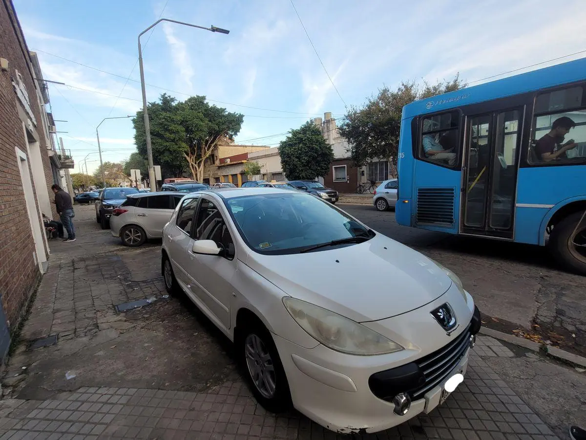 Peugeot 307 1.6 5 P. Xs L/N  2010 - foto 4