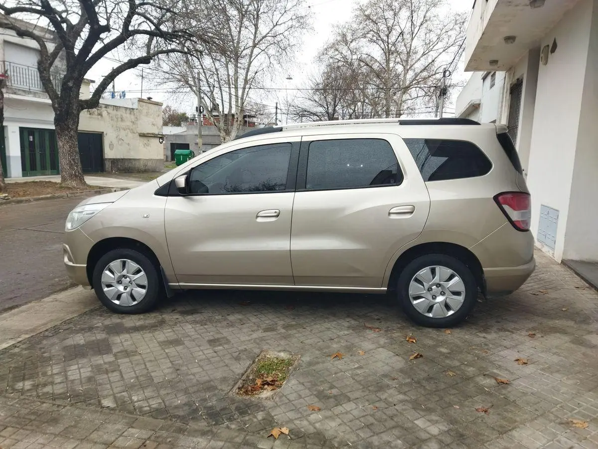 Chevrolet Spin 1.8 Lt  5 As  2012 - foto 4