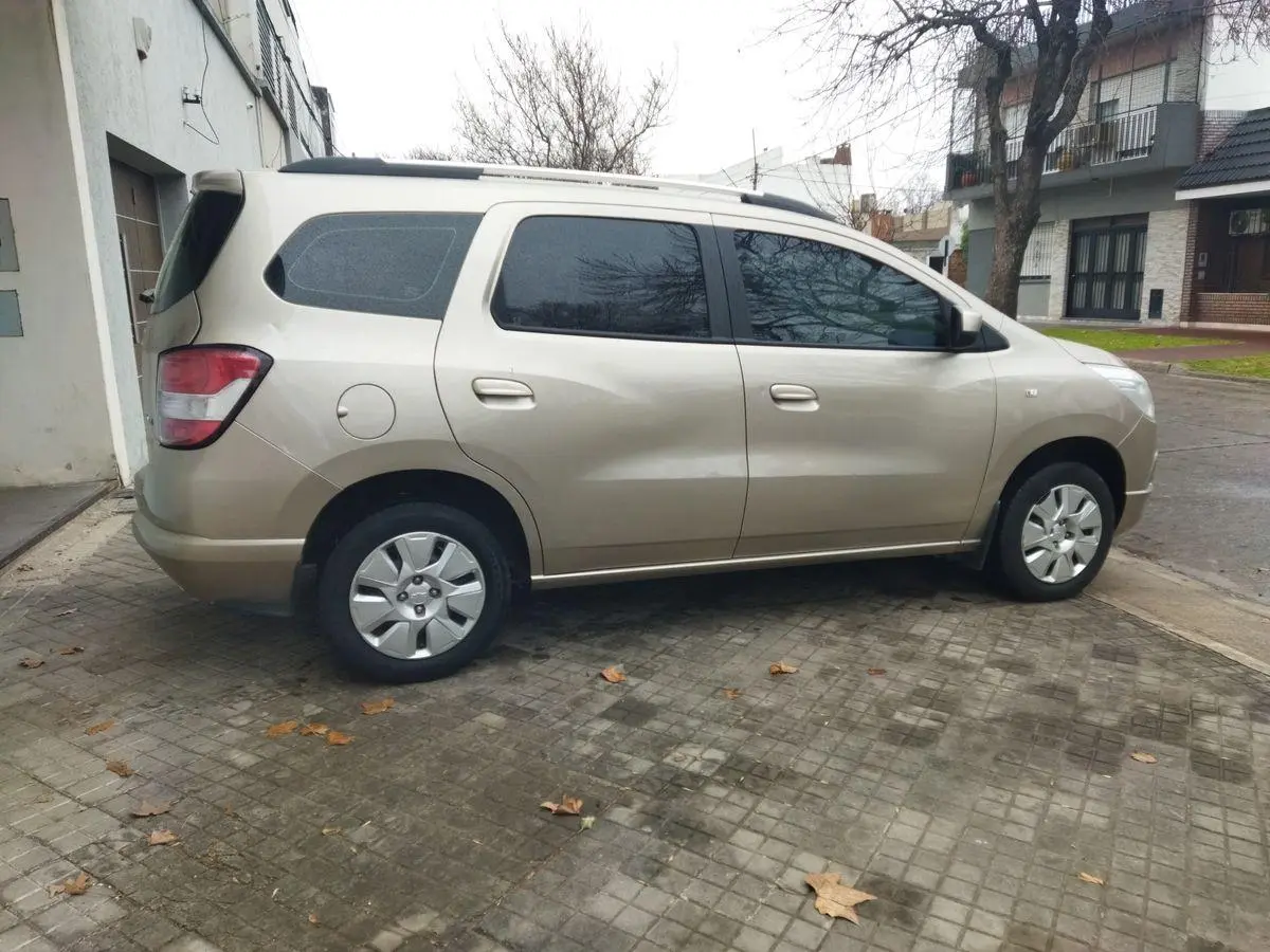 Chevrolet Spin 1.8 Lt  5 As  2012 - foto 5