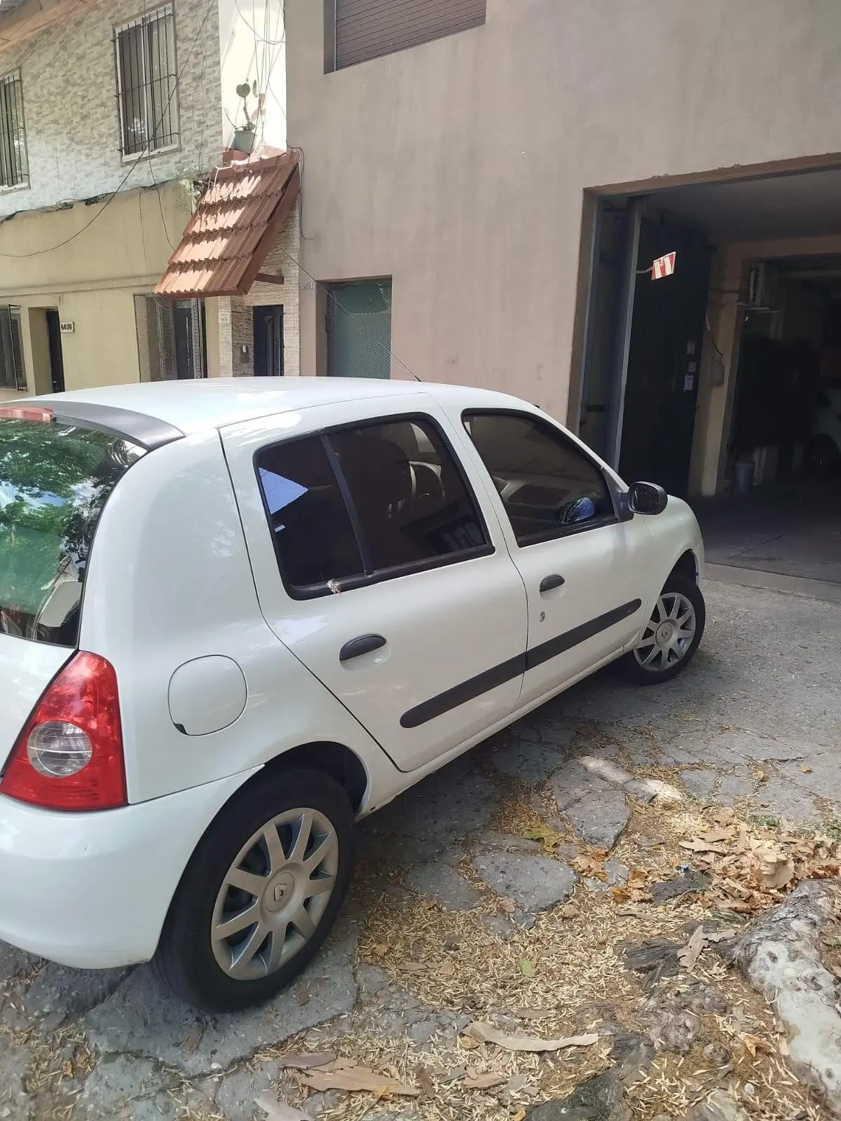Renault Clio 2 F2 1.2 5 P. Authentiq Pk I  2012 - foto 2