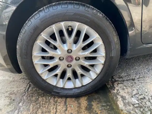 Fiat Punto 1.6 Essence L/13  2013 - foto 3