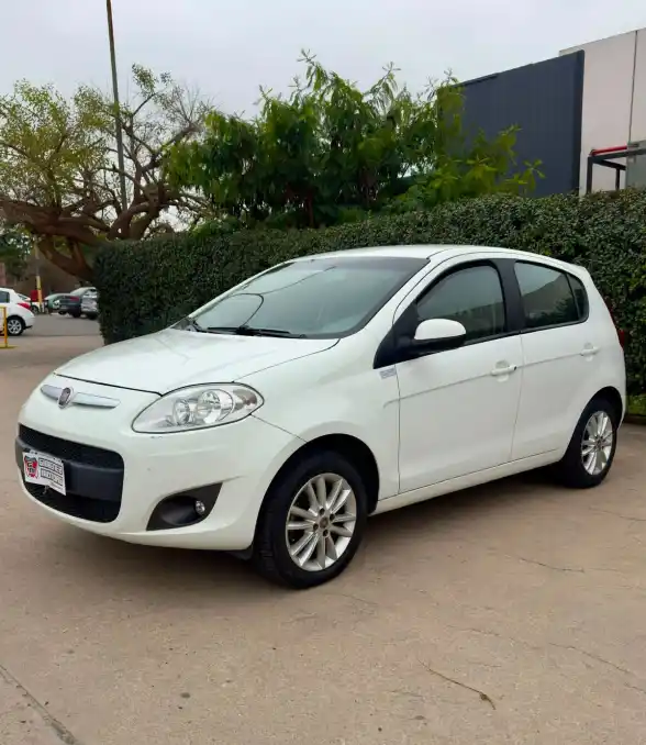 Fiat Palio 1.6 5 P Essence  L/14  2014 - foto 3