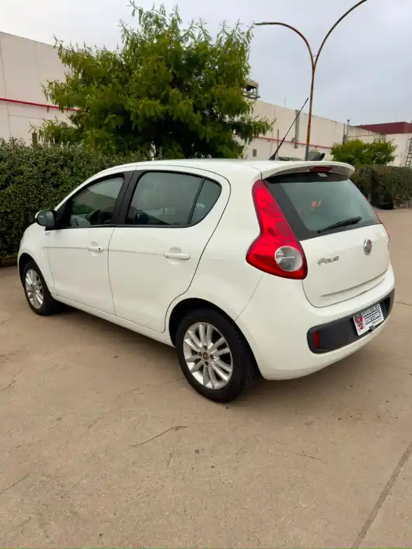 Fiat Palio 1.6 5 P Essence  L/14  2014 - foto 4