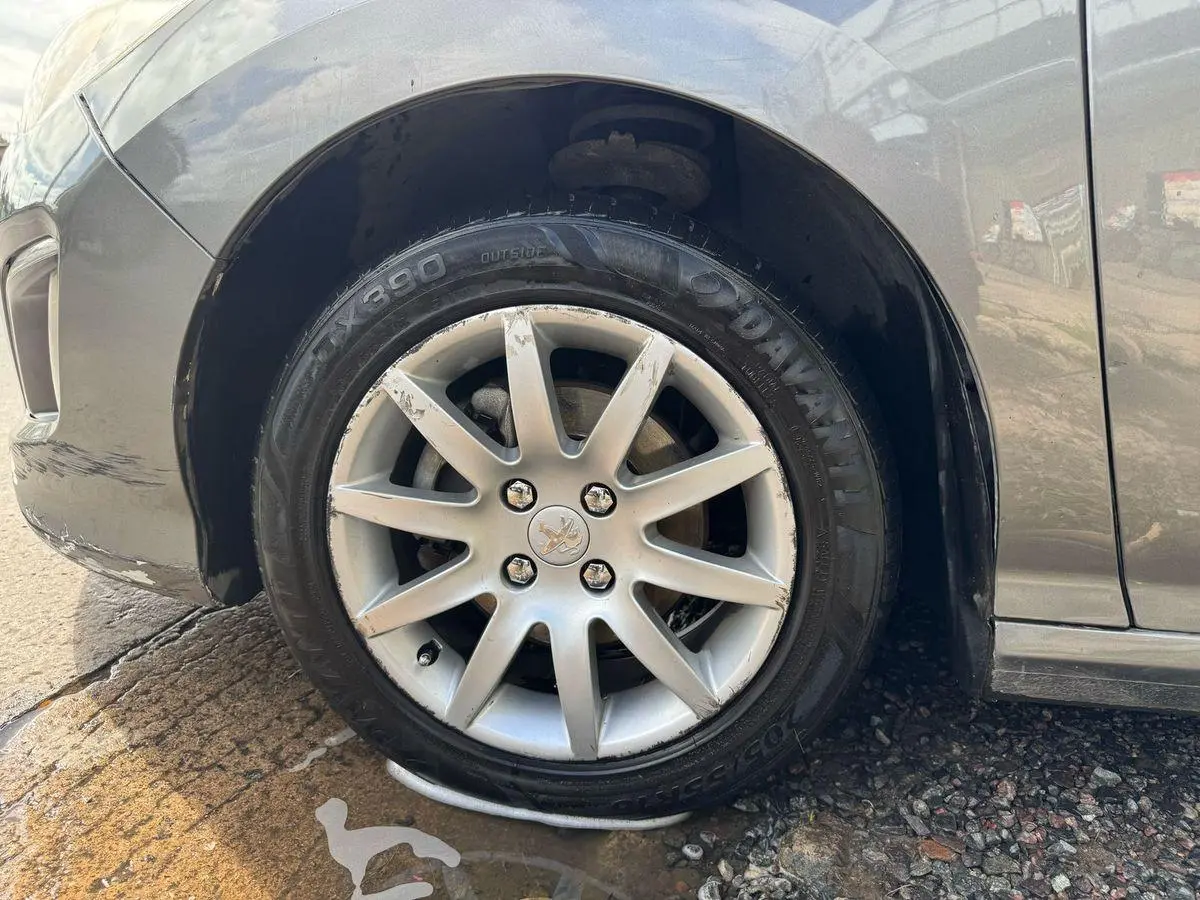Peugeot 308 1.6  Hdi Allure  2013 - foto 4