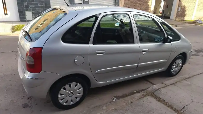 Citroen Picasso 1.6  L/08 Exclusive  2012 - foto 2