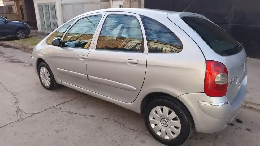 Citroen Picasso 1.6  L/08 Exclusive  2012 - foto 3