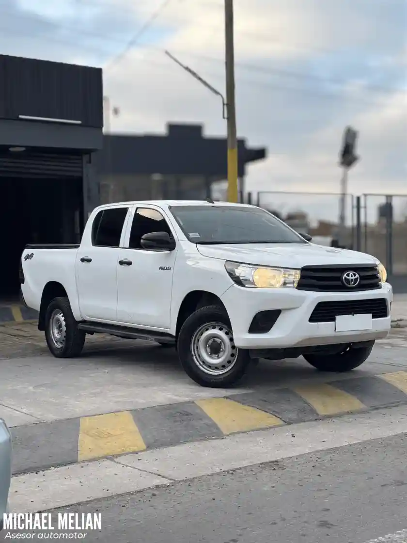 TOYOTA HILUX L/16 2.4 DC 4X4 TDI DX 2017 - foto 1