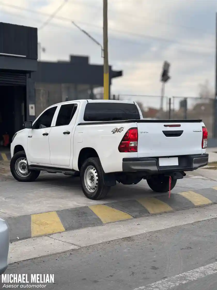 Toyota Hilux L/16 2.4 Dc 4X4 Tdi Dx  2017 - foto 4