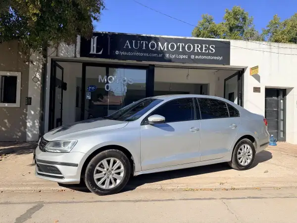 Volkswagen Vento  2.0  8V Advance        L/15  2015 - foto 1