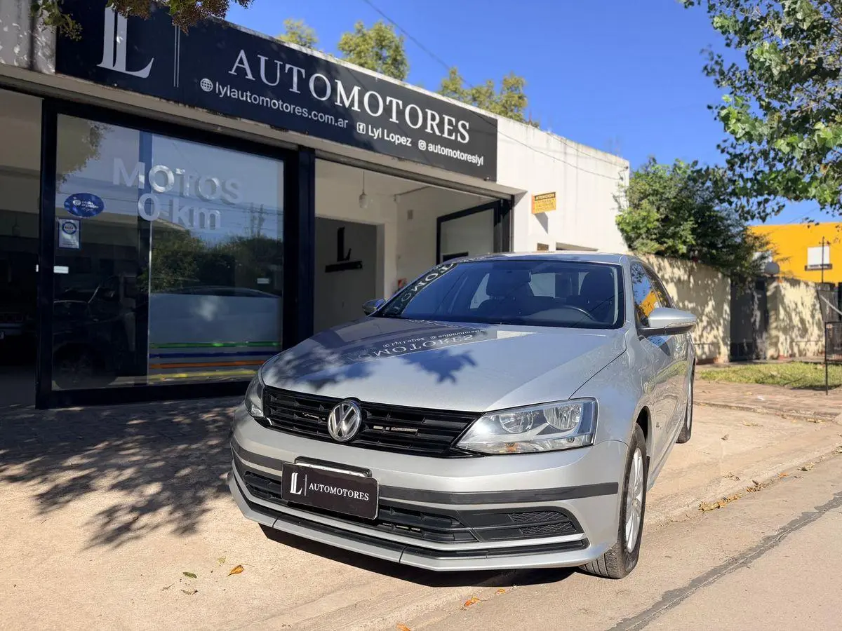 Volkswagen Vento  2.0  8V Advance        L/15  2015 - foto 2