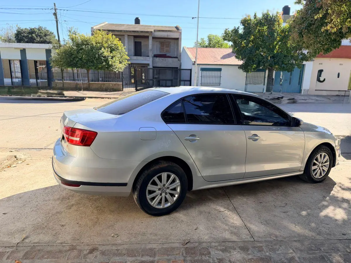 Volkswagen Vento  2.0  8V Advance        L/15  2015 - foto 4