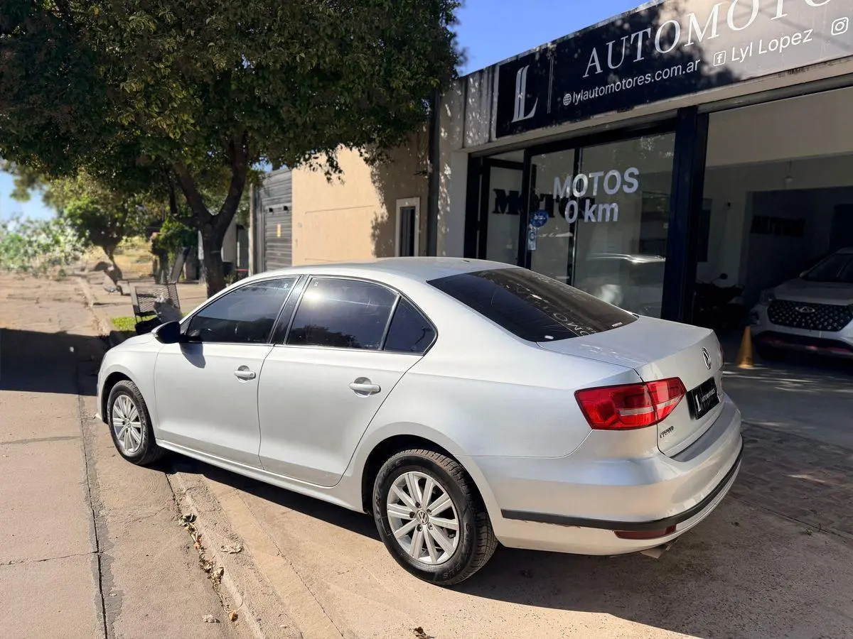 Volkswagen Vento  2.0  8V Advance        L/15  2015 - foto 5