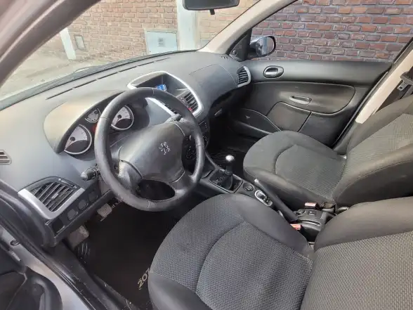 Peugeot 207 Compact 1.4 5 P Xr//Active  2013 - foto 4