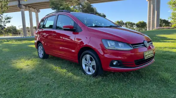 VOLKSWAGEN SURAN 1.6 TRENDLINE    L/15 2017 - foto 1