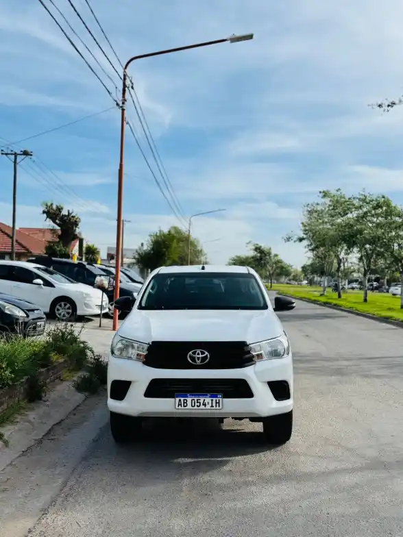 Toyota Hilux L/16 2.4 Dc 4X4 Tdi Dx  2017 - foto 2