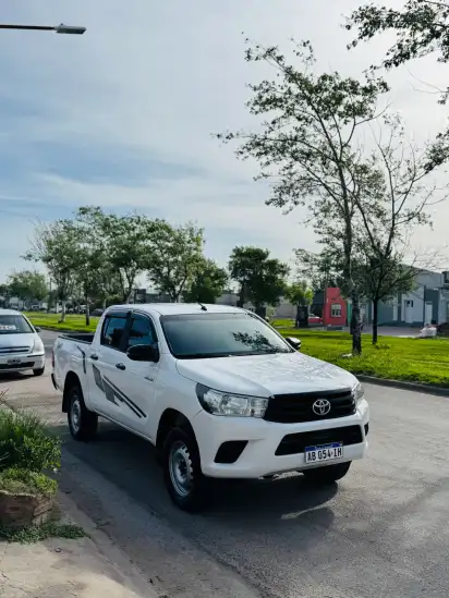 Toyota Hilux L/16 2.4 Dc 4X4 Tdi Dx  2017 - foto 3