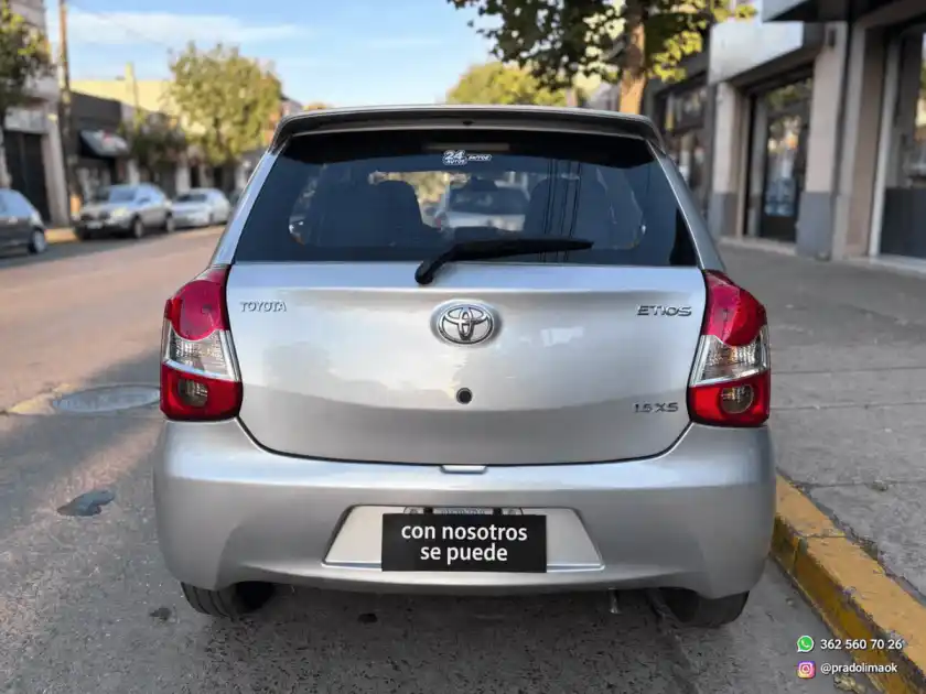 Toyota Etios 1.5 5 Ptas Xs  2014 - foto 2