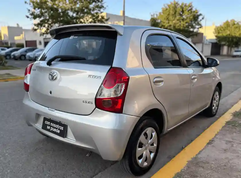 Toyota Etios 1.5 5 Ptas Xs  2014 - foto 3