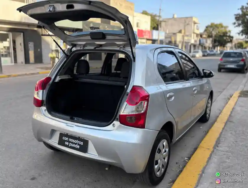 Toyota Etios 1.5 5 Ptas Xs  2014 - foto 4
