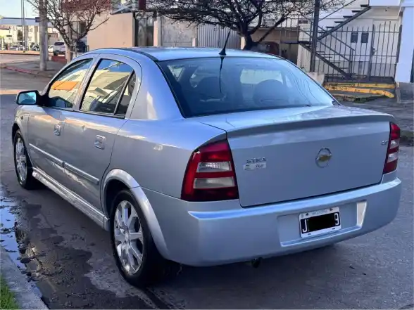 Chevrolet Astra Ii Gls 2.0 4 Ptas       L/10  2011 - foto 4