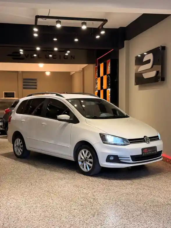VOLKSWAGEN SURAN 1.6 TRENDLINE    L/15 2016 - foto 1