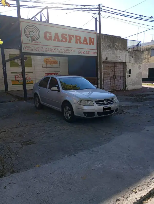 Volkswagen Bora 2.0 Mpi Trendline L/07 Tipt.  2013 - foto 1