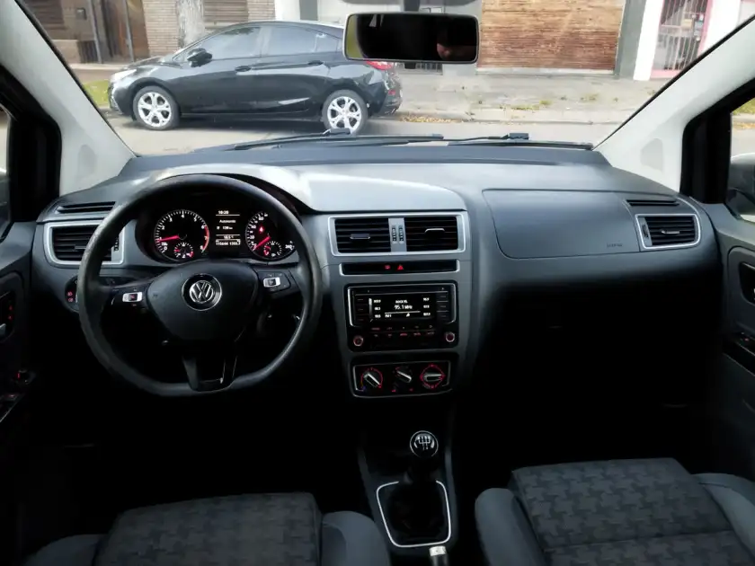 Volkswagen Suran 1.6 Trendline    L/15  2017 - foto 5